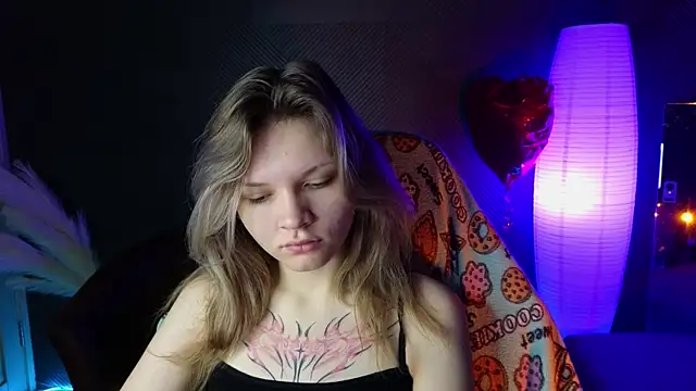 Snapshot of LitaBrom chatting on March 18, 2025, 12:51 am LitaBrom online show from March 18, 2025, 12:51 am