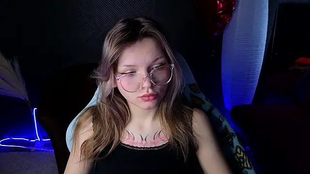 Snapshot of LitaBrom chatting on March 15, 2025, 4:13 am LitaBrom online show from March 15, 2025, 4:13 am