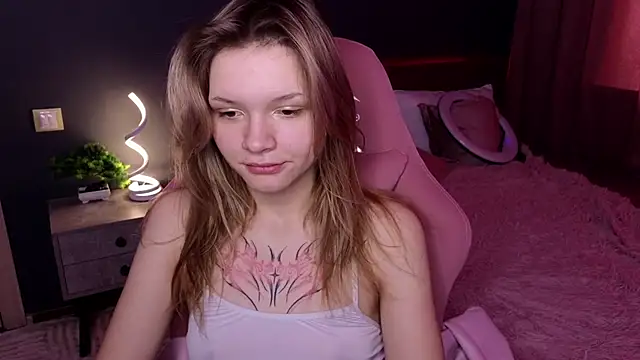 Snapshot of LitaBrom chatting on February 7, 2025, 4:16 am LitaBrom online show from February 7, 2025, 4:16 am