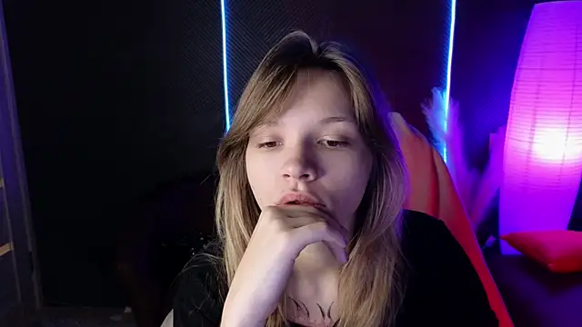 Snapshot of LitaBrom chatting on October 5, 2025, 1:40 am LitaBrom online show from October 5, 2025, 1:40 am