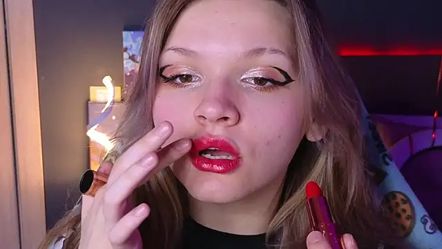 Snapshot of LitaBrom chatting on March 17, 2025, 8:18 am LitaBrom online show from March 17, 2025, 8:18 am