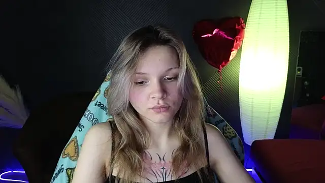 Snapshot of LitaBrom chatting on March 18, 2025, 4:18 am LitaBrom online show from March 18, 2025, 4:18 am