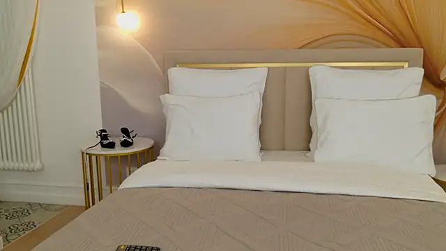 CamillaLarson online show from September 19, 2025, 5:11 am