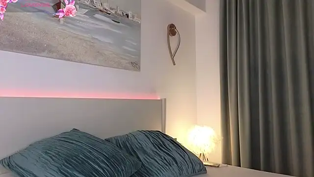 Snapshot of ReyaSophia chatting on October 4, 2025, 9:27 pm ReyaSophia online show from October 4, 2025, 9:27 pm