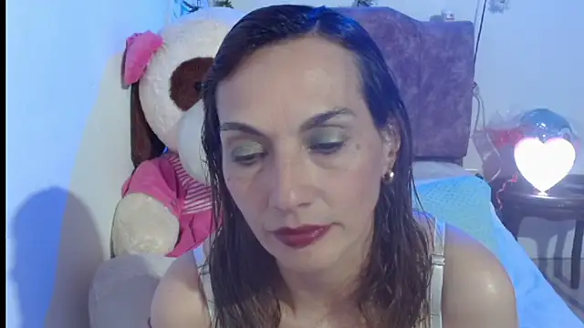 Snapshot of italagomez_ chatting on October 18, 2025, 9:06 pm italagomez online show from October 18, 2025, 9:06 pm