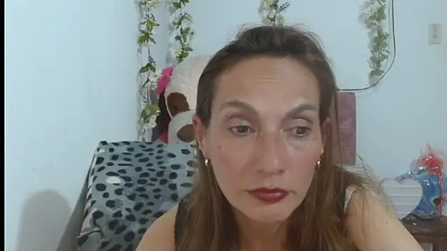 Snapshot of italagomez_ chatting on September 25, 2025, 10:38 pm italagomez online show from September 25, 2025, 10:38 pm