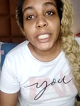 ELLA KELLY online show from November 28, 2025, 12:38 pm