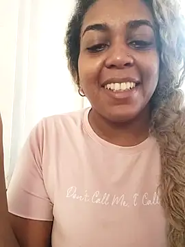 ELLA KELLY online show from December 5, 2025, 12:04 pm