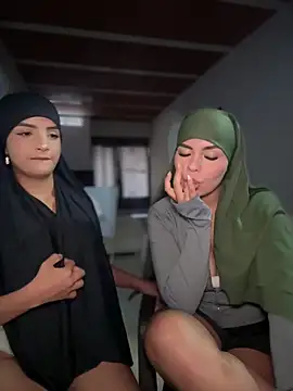 lalilamassu1 online show from December 19, 2025, 9:39 pm