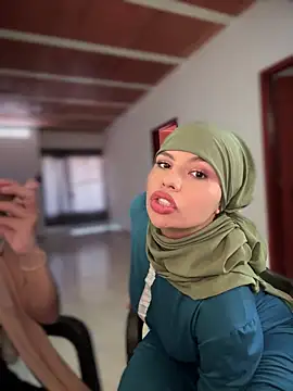 lalilamassu1 online show from November 6, 2025, 6:45 pm