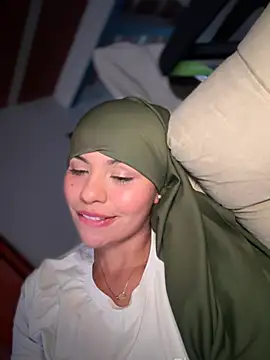 lalilamassu1 online show from March 4, 2026, 4:59 pm