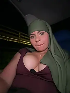 lalilamassu1 online show from February 15, 2026, 1:06 am