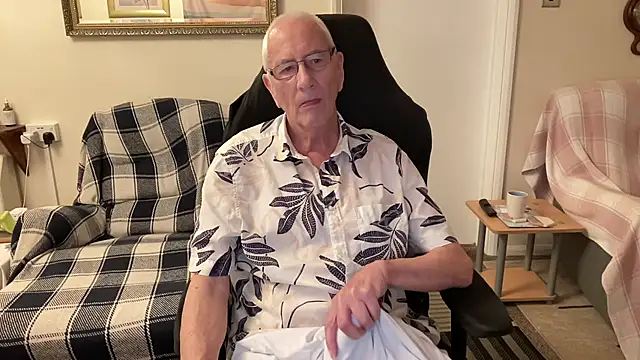 cutaboverest online show from November 8, 2025, 4:43 pm