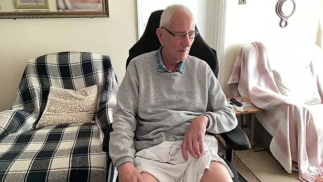Snapshot of cutaboverest chatting on May 6, 2026, 3:05 pm cutaboverest online show from May 6, 2026, 3:05 pm