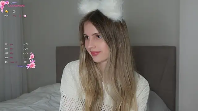 Fluffy-Angel online show from February 15, 2026, 4:17 pm