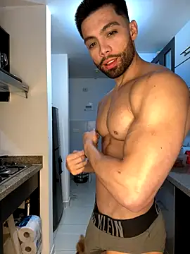 Mackenzzie 777  online show from November 6, 2025, 2:15 am