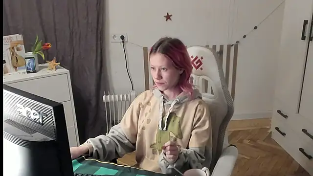Snapshot of Silly__Milly chatting on March 25, 2026, 6:18 pm Silly Milly online show from March 25, 2026, 6:18 pm