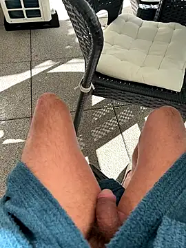 VesperMoonMist online show from November 17, 2025, 10:41 am