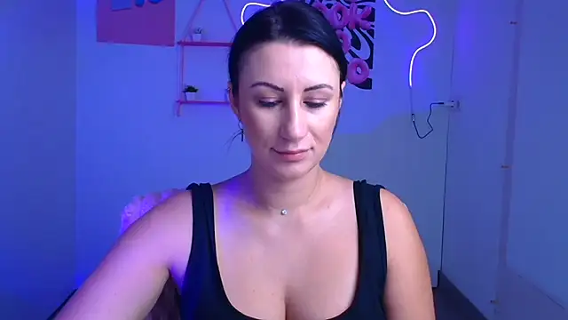 Snapshot of Loren_Moa chatting on November 12, 2025, 1:04 pm Loren Moa online show from November 12, 2025, 1:04 pm