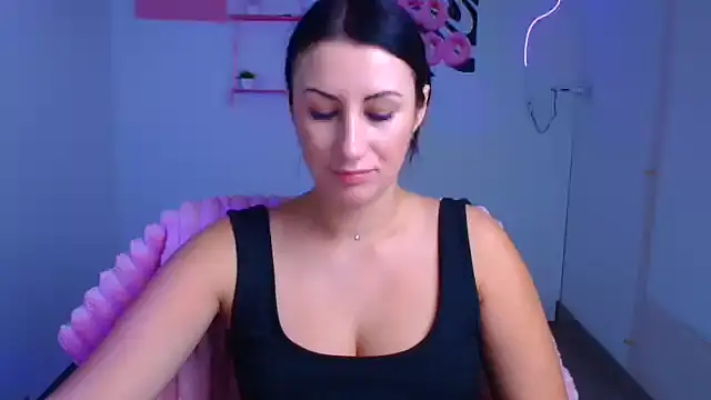 Snapshot of Loren_Moa chatting on October 24, 2025, 11:53 am Loren Moa online show from October 24, 2025, 11:53 am