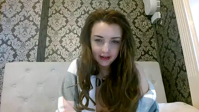 Snapshot of LucyLuxee19 chatting on January 20, 2025, 9:24 am LucyLuxee19 online show from January 20, 2025, 9:24 am