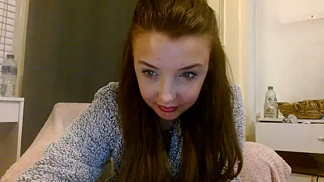 Snapshot of LucyLuxee19 chatting on February 5, 2025, 6:04 pm LucyLuxee19 online show from February 5, 2025, 6:04 pm