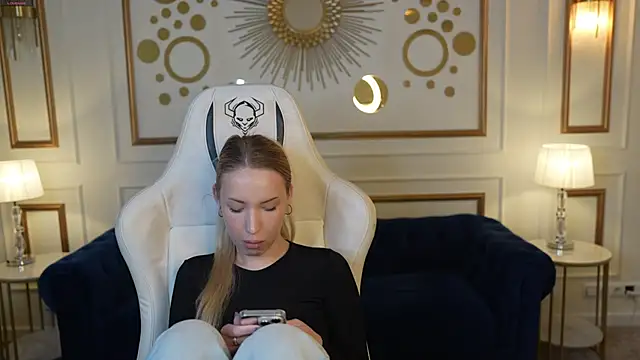 Linda054 online show from September 23, 2025, 7:15 am