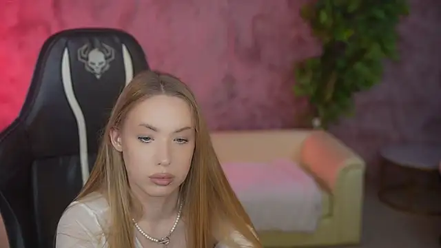 Linda054 online show from September 13, 2025, 7:36 pm