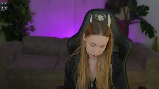 Linda054 online show from November 2, 2025, 1:32 am