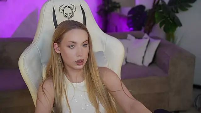 Linda054 online show from September 13, 2025, 3:06 am