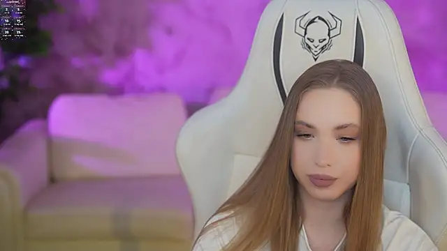 Linda054 online show from February 18, 2025, 12:59 am