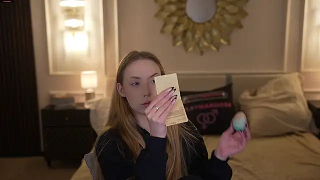 Linda054 online show from November 30, 2025, 12:44 am