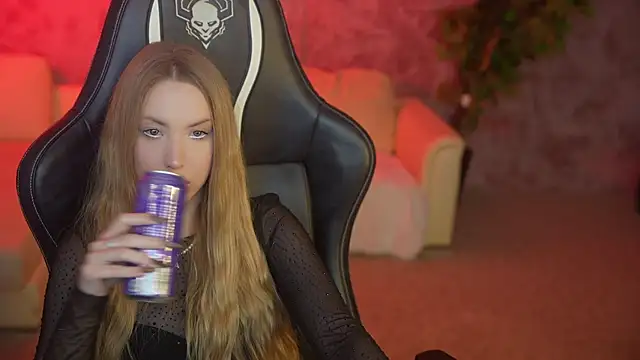 Linda054 online show from September 19, 2025, 12:03 am