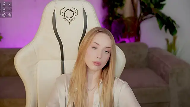 Linda054 online show from October 19, 2025, 11:02 am