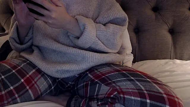 Sandysecret online show from November 26, 2025, 8:42 pm