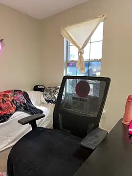 MsStrawbooty online show from December 31, 2024, 6:46 pm