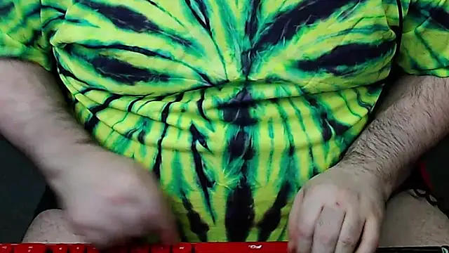 Snapshot of Dominant_BEAR chatting on November 9, 2025, 1:37 pm Dominant BEAR online show from November 9, 2025, 1:37 pm