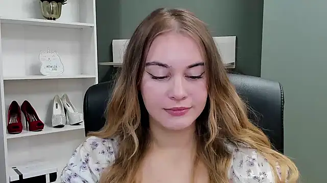 kitty valeria online show from November 6, 2025, 10:03 pm