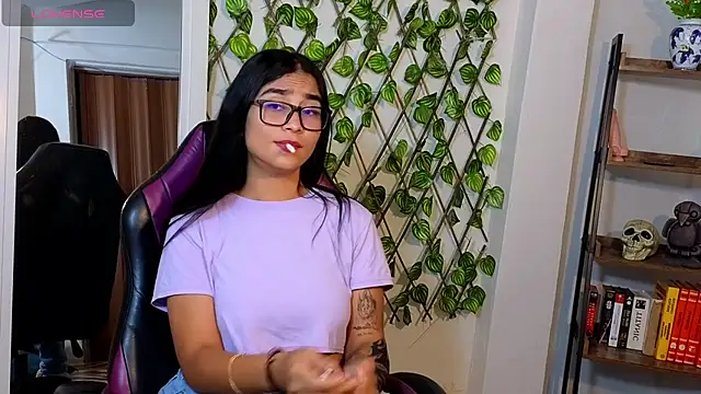 Snapshot of thalia_066 chatting on March 13, 2025, 2:49 am thalia 066 online show from March 13, 2025, 2:49 am