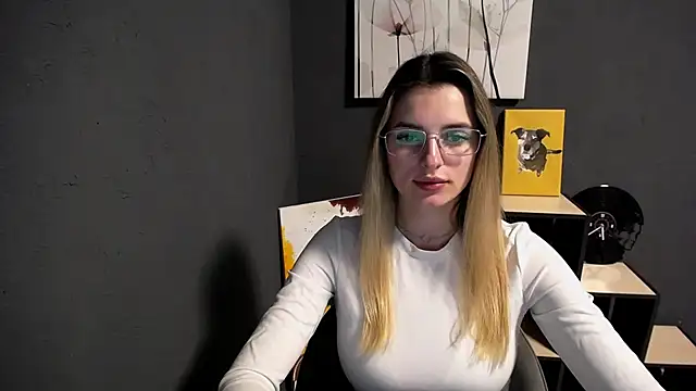 lady olivia  online show from May 11, 2026, 2:45 pm