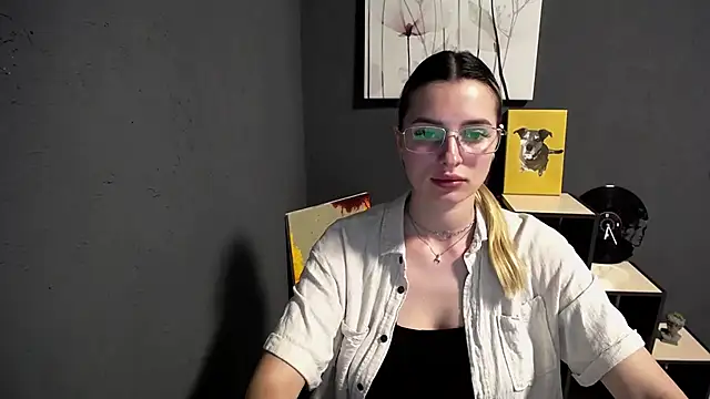 lady olivia  online show from May 22, 2026, 12:47 pm