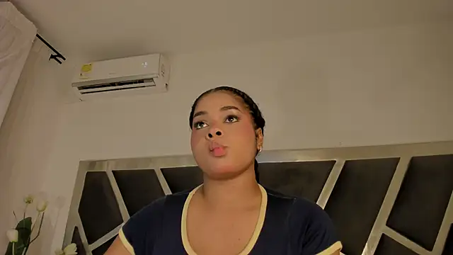 Snapshot of Samanntha_Rose chatting on June 1, 2026, 7:57 pm Samanntha Rose online show from June 1, 2026, 7:57 pm