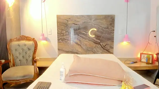 Snapshot of Alisson_zambrano chatting on November 19, 2025, 8:20 pm Alisson zambrano online show from November 19, 2025, 8:20 pm