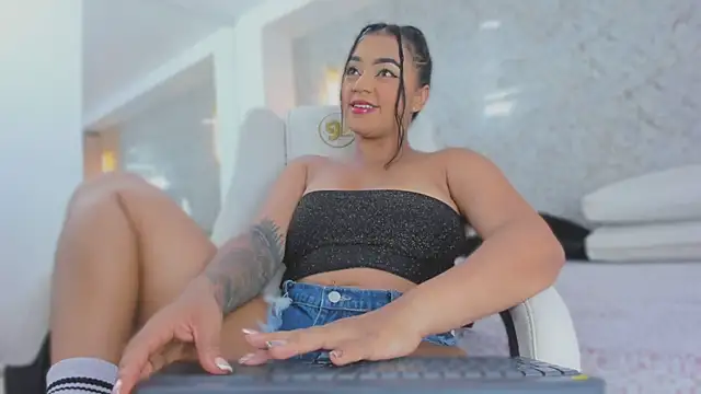 Snapshot of ximena_case chatting on October 3, 2025, 12:17 pm ximena case online show from October 3, 2025, 12:17 pm