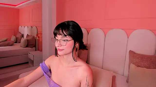 emilly williams  online show from January 27, 2025, 8:07 pm