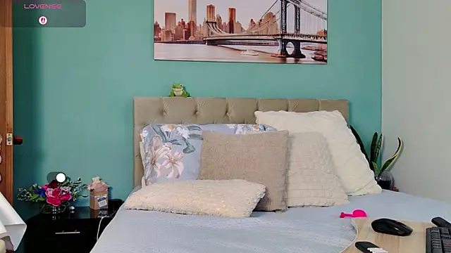 yanella fire online show from October 5, 2025, 4:31 pm