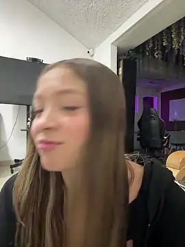 Snapshot of Victoria_Adams14 chatting on December 19, 2025, 3:10 am Victoria Adams14 online show from December 19, 2025, 3:10 am