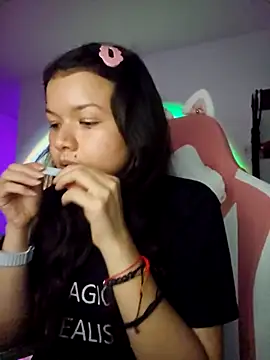 azumiichan online show from February 11, 2025, 4:01 am