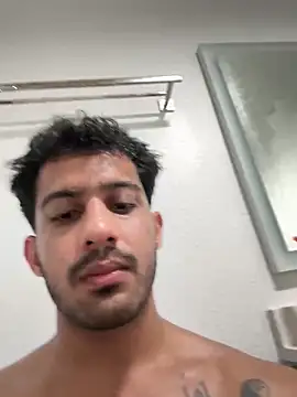 Snapshot of Notahuman1082 chatting on September 30, 2025, 10:32 am Notahuman1082 online show from September 30, 2025, 10:32 am