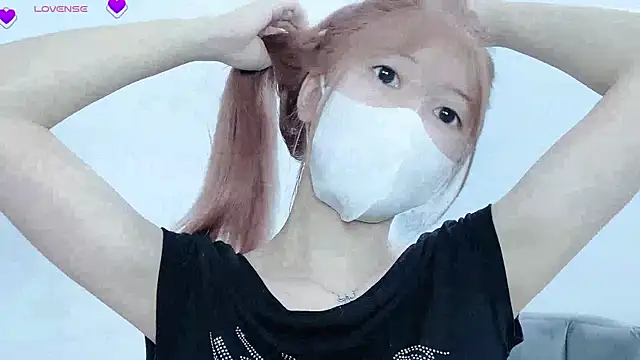 tanhxiu online show from February 14, 2025, 4:52 pm